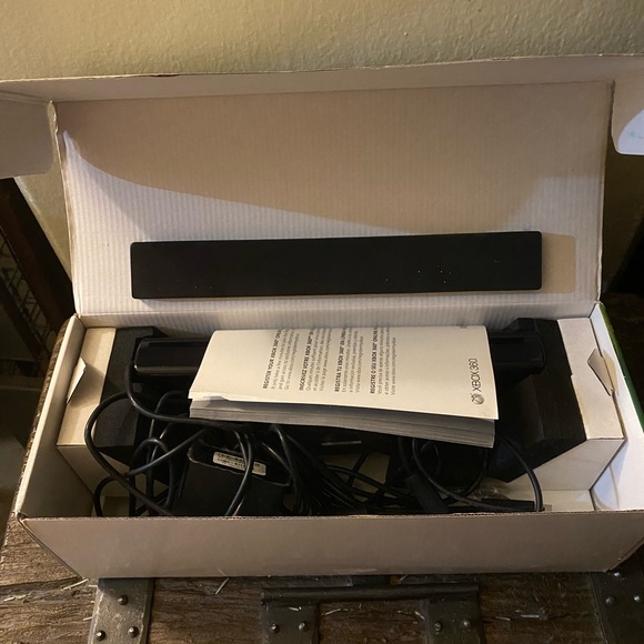 XBOX 360 KINECT SENSOR - Picture 6 of 6